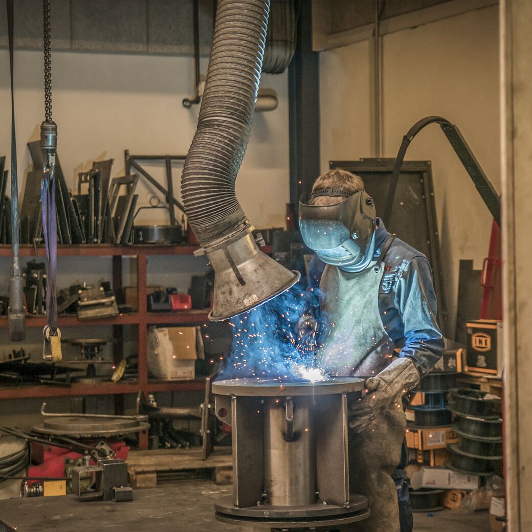 Svejsning af en RUNI medarbejder